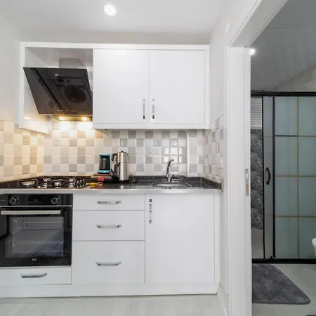 Lovely With Central Location Walking Distance To Beach In Muratpasa, Antalya