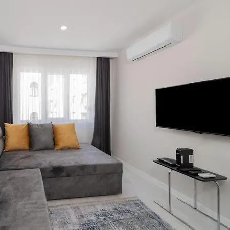 Lovely With Central Location Walking Distance To Beach In Muratpasa, Апартаменты *