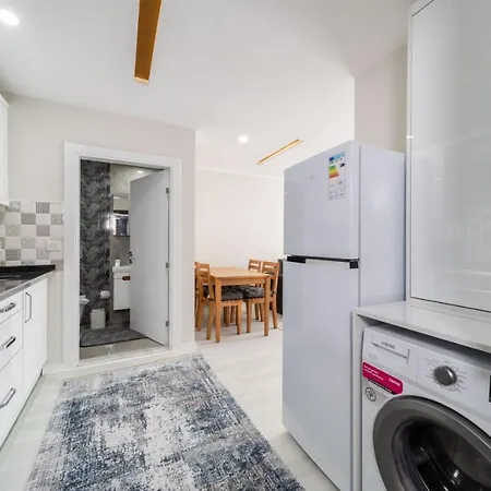 Lovely With Central Location Walking Distance To Beach In Muratpasa, Apartment Antalya