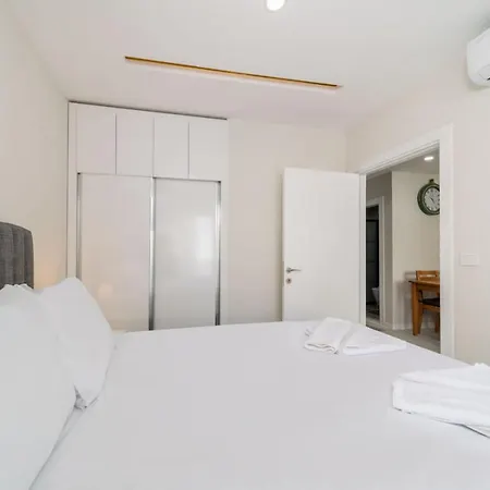 Lovely With Central Location Walking Distance To Beach In Muratpasa, 公寓 安塔利亚