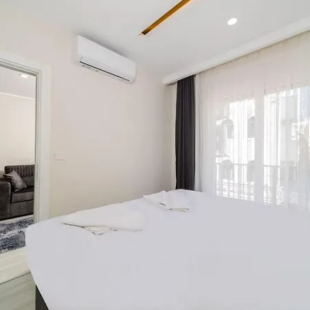 Lovely With Central Location Walking Distance To Beach In Muratpasa, 公寓