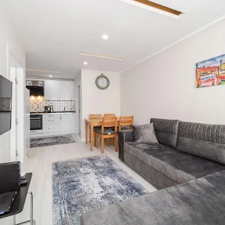 公寓 Lovely With Central Location Walking Distance To Beach In Muratpasa, *