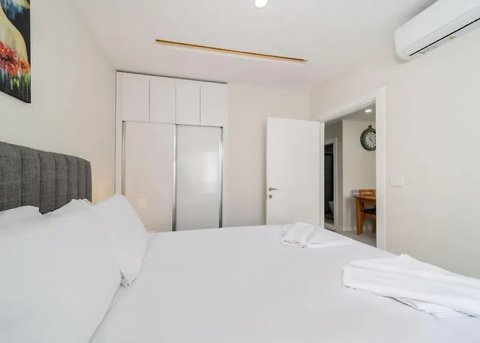 Lovely With Central Location Walking Distance To Beach In Muratpasa, Apartment Antalya
