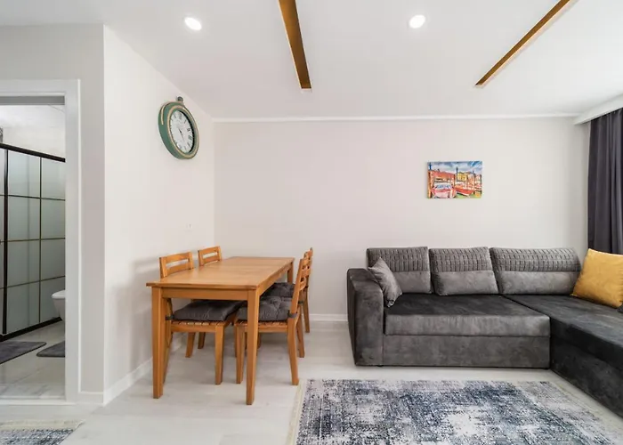 Apartment Lovely With Central Location Walking Distance To Beach In Muratpasa,