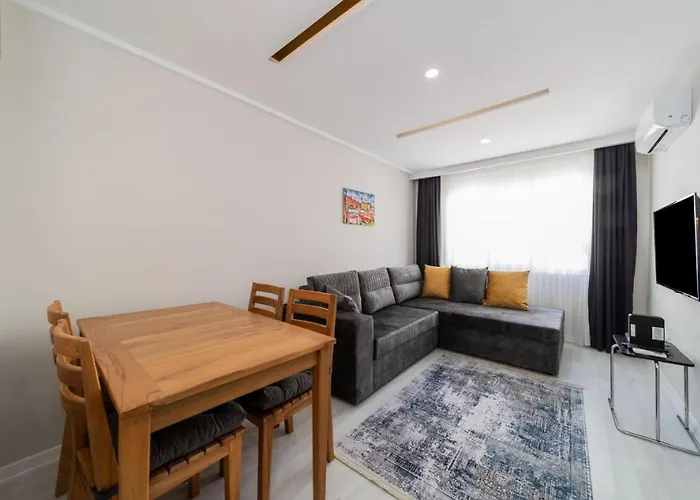 Lovely With Central Location Walking Distance To Beach In Muratpasa, Apartment
