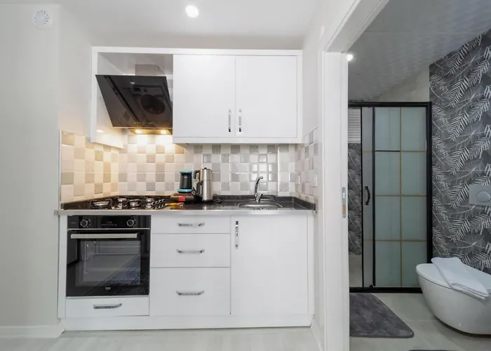 Lovely With Central Location Walking Distance To Beach In Muratpasa, Antalya