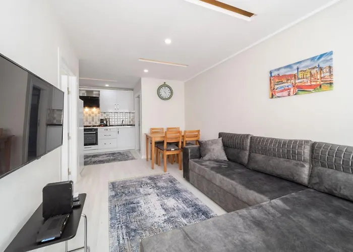 Appartement Lovely With Central Location Walking Distance To Beach In Muratpasa, *