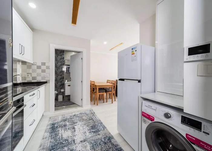 Lovely With Central Location Walking Distance To Beach In Muratpasa, Appartement Antalya